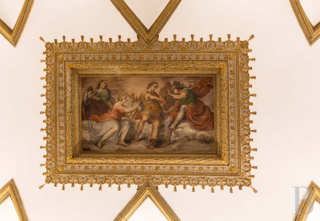 A vast, completely renovated apartment on the top floor of a 16th-century palazzo in Rome - photo  n°20