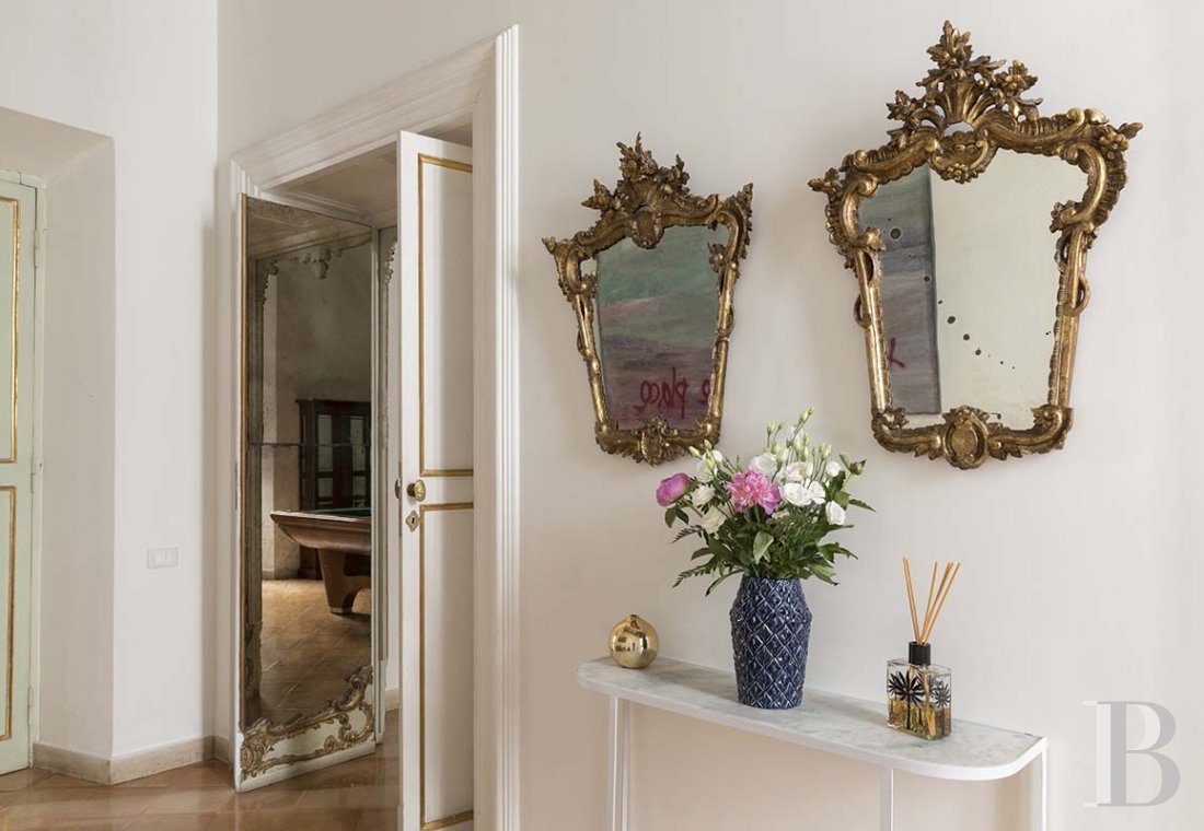 A vast, completely renovated apartment on the top floor of a 16th-century palazzo in Rome - photo  n°12