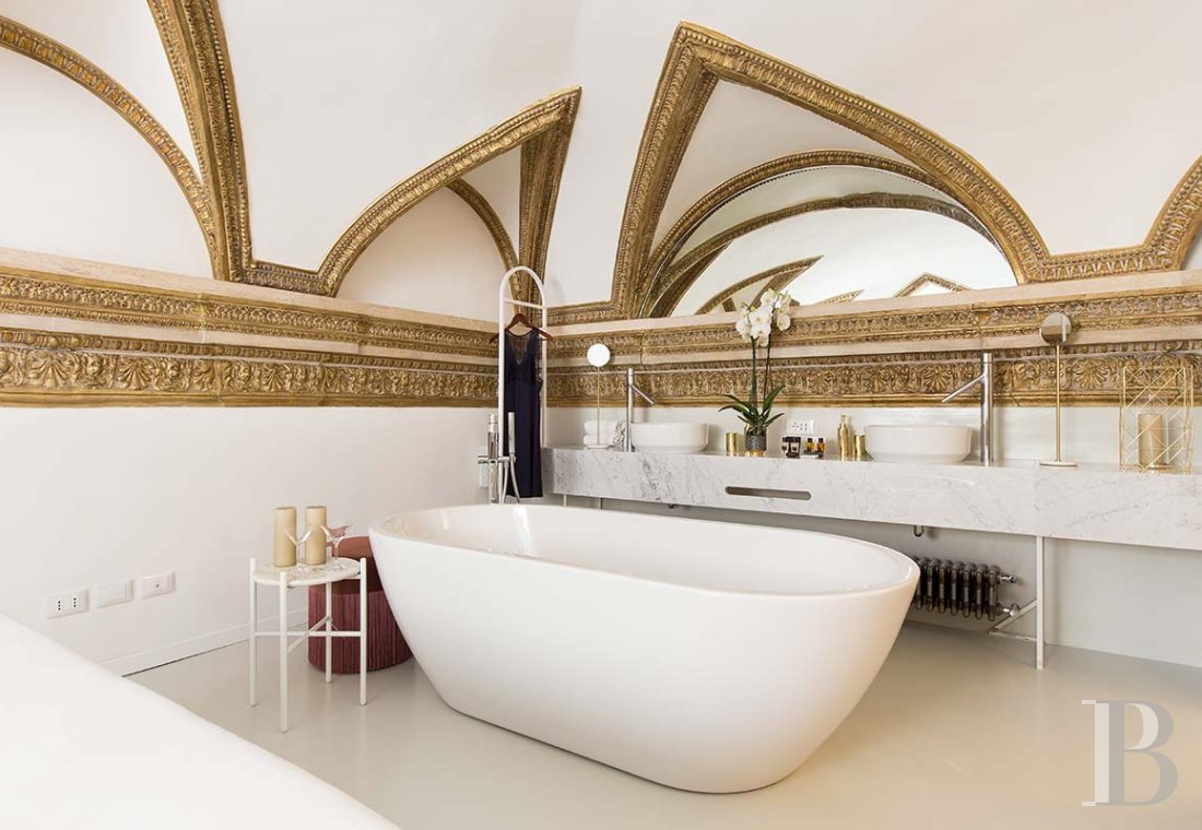 A vast, completely renovated apartment on the top floor of a 16th-century palazzo in Rome - photo  n°23