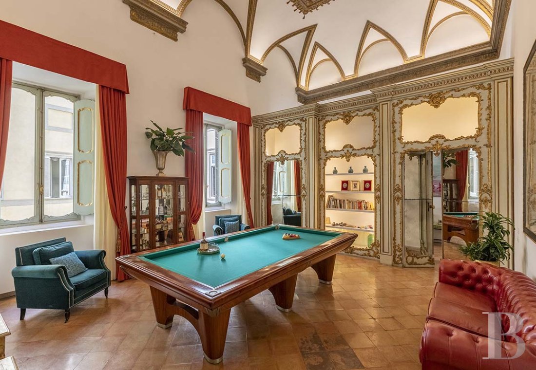 A vast, completely renovated apartment on the top floor of a 16th-century palazzo in Rome - photo  n°11