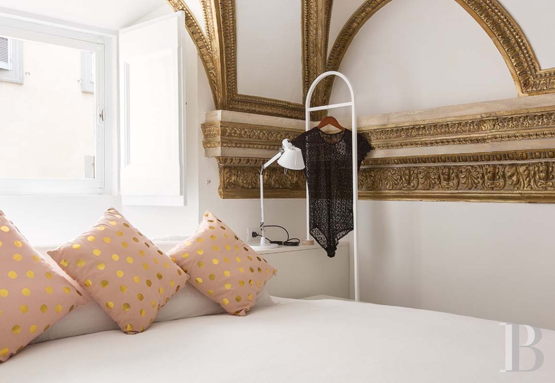 A vast, completely renovated apartment on the top floor of a 16th-century palazzo in Rome - photo  n°21