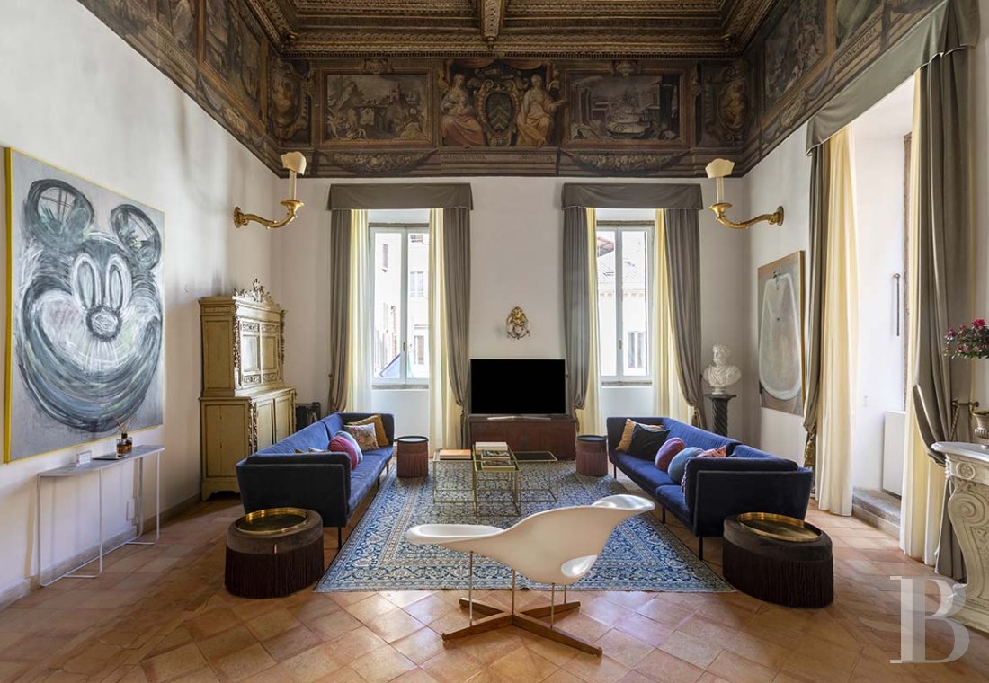 A vast, completely renovated apartment on the top floor of a 16th-century palazzo in Rome - photo  n°4