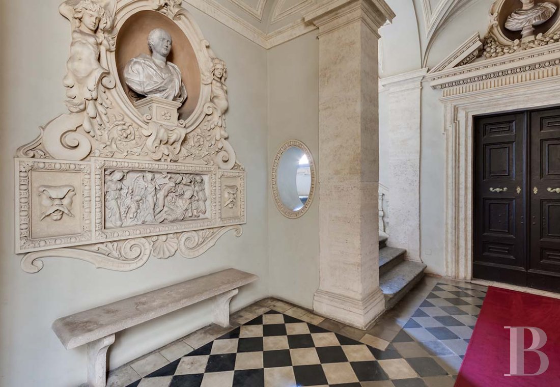 A vast, completely renovated apartment on the top floor of a 16th-century palazzo in Rome - photo  n°25