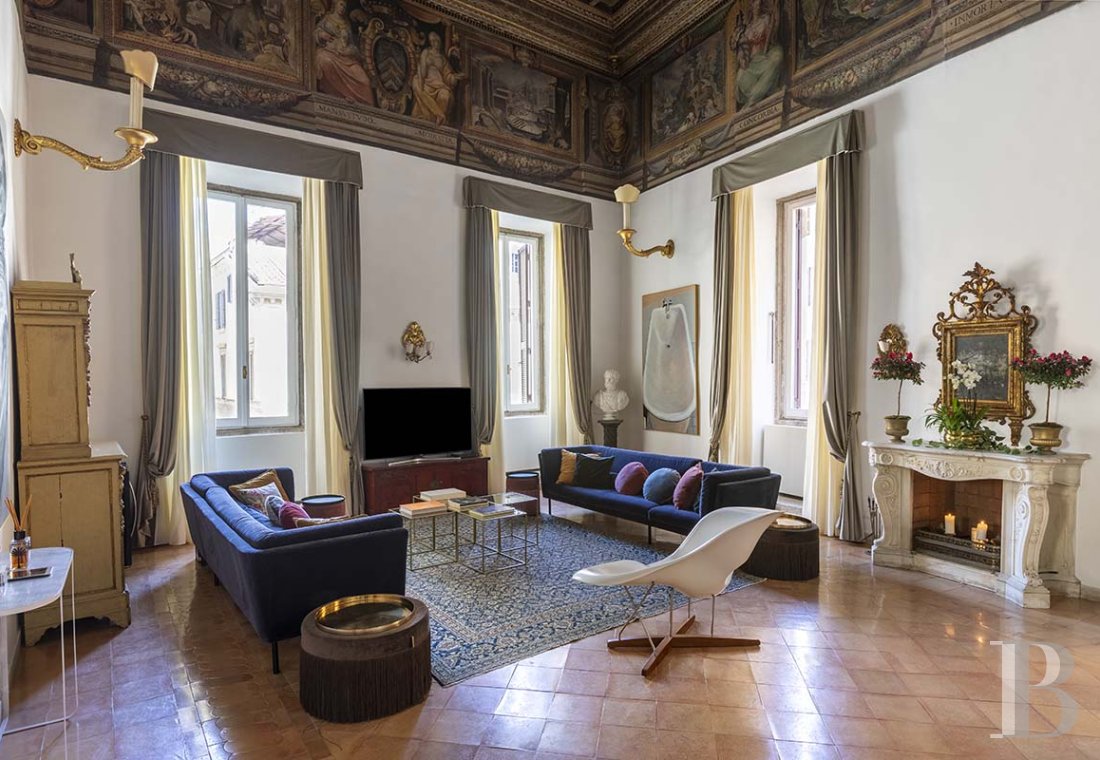 A vast, completely renovated apartment on the top floor of a 16th-century palazzo in Rome - photo  n°8