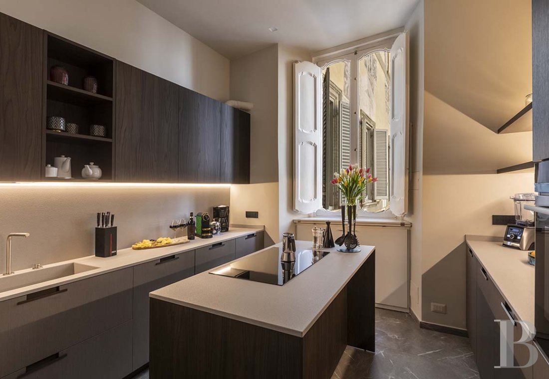 A vast, completely renovated apartment on the top floor of a 16th-century palazzo in Rome - photo  n°13