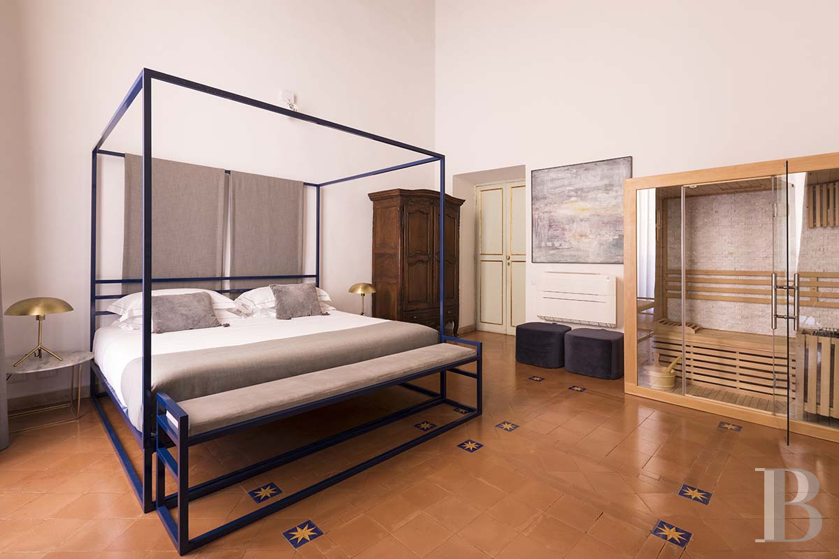 A vast, completely renovated apartment on the top floor of a 16th-century palazzo in Rome - photo  n°22