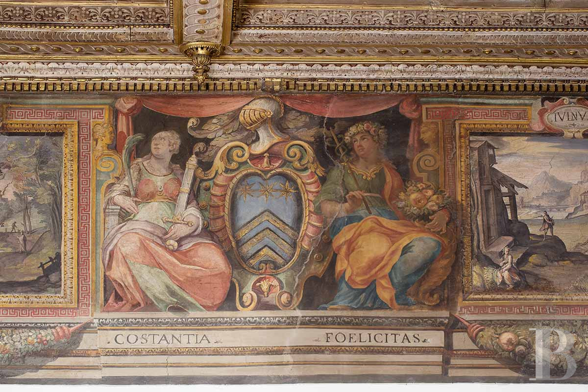 A vast, completely renovated apartment on the top floor of a 16th-century palazzo in Rome - photo  n°3