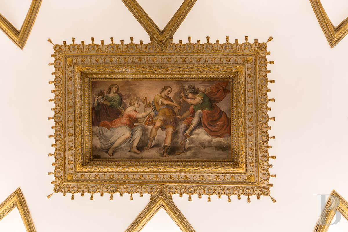 A vast, completely renovated apartment on the top floor of a 16th-century palazzo in Rome - photo  n°20