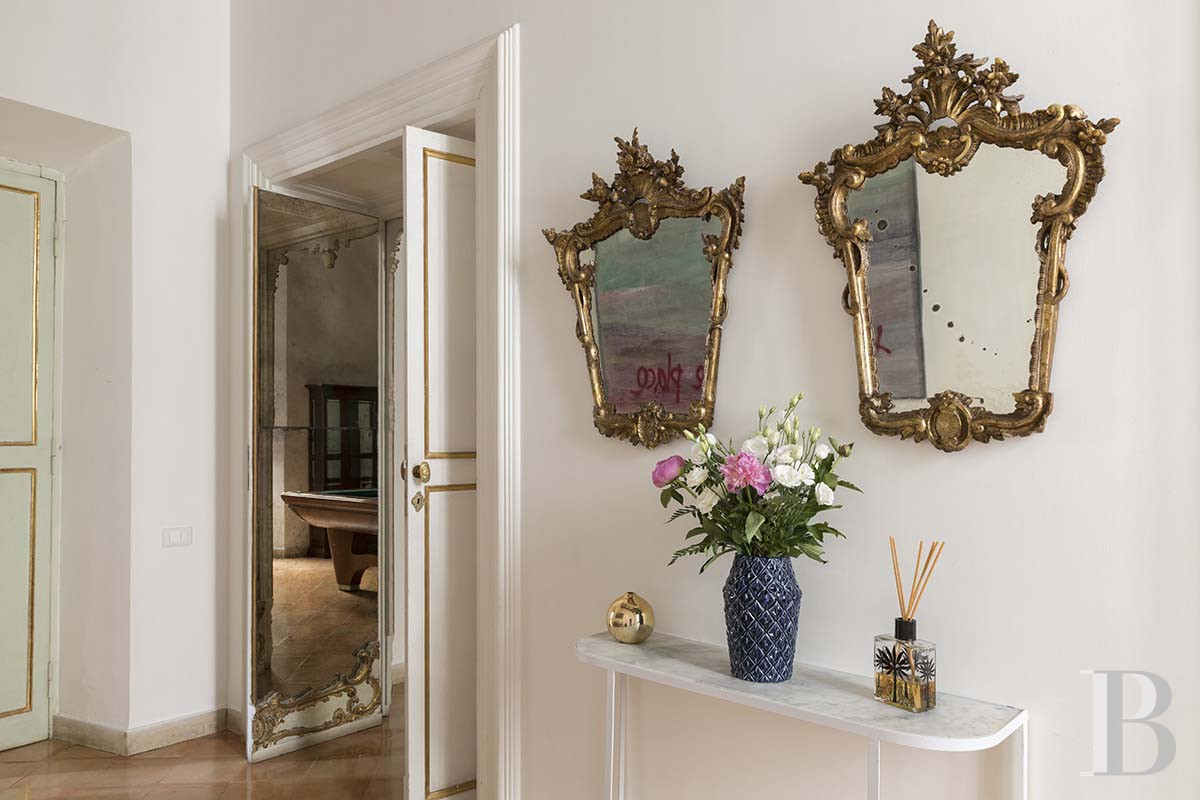 A vast, completely renovated apartment on the top floor of a 16th-century palazzo in Rome - photo  n°12