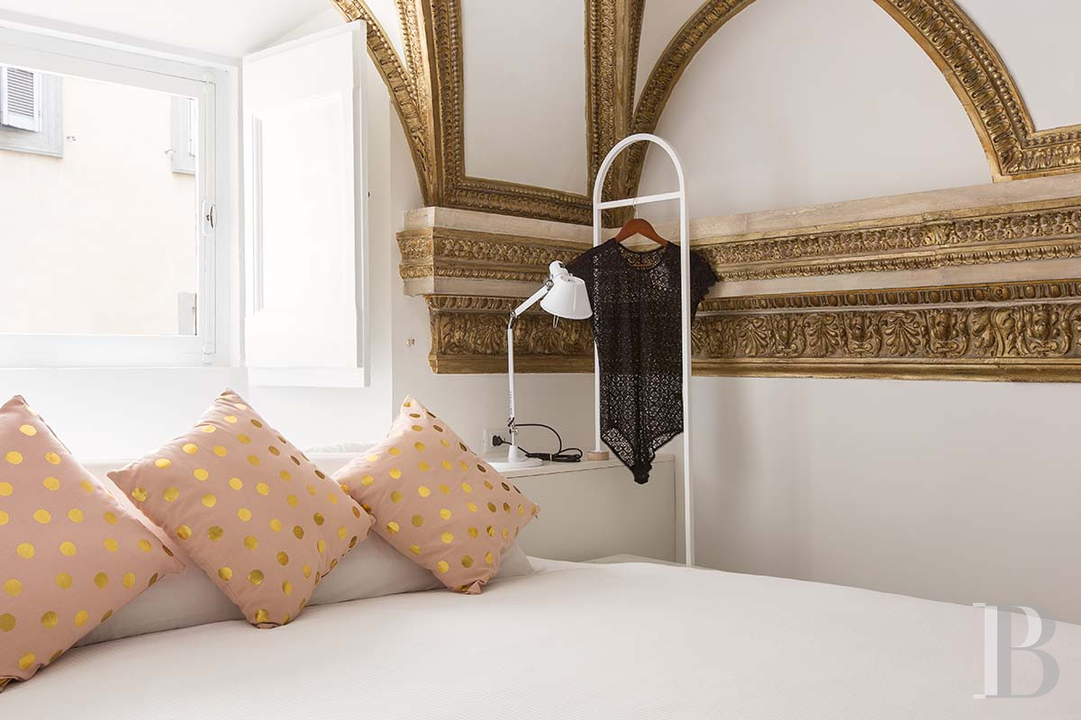 A vast, completely renovated apartment on the top floor of a 16th-century palazzo in Rome - photo  n°21