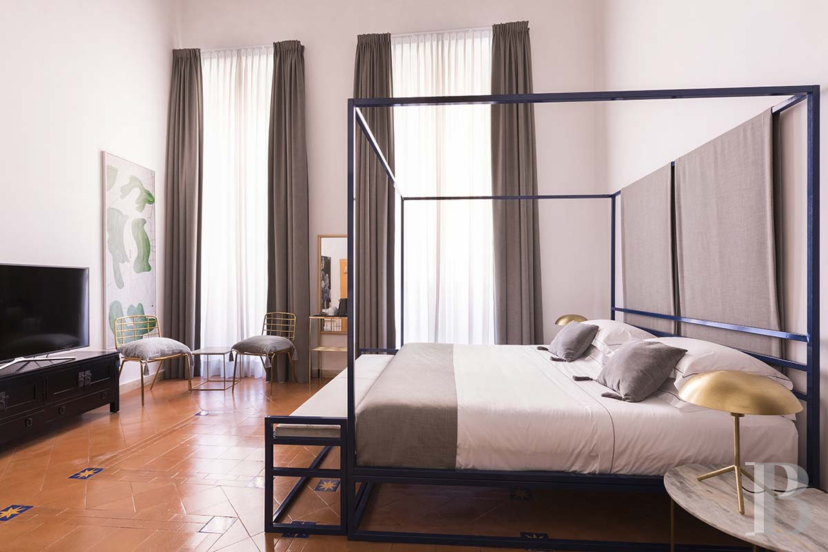 A vast, completely renovated apartment on the top floor of a 16th-century palazzo in Rome - photo  n°19