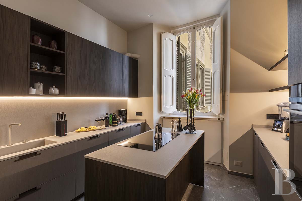 A vast, completely renovated apartment on the top floor of a 16th-century palazzo in Rome - photo  n°13