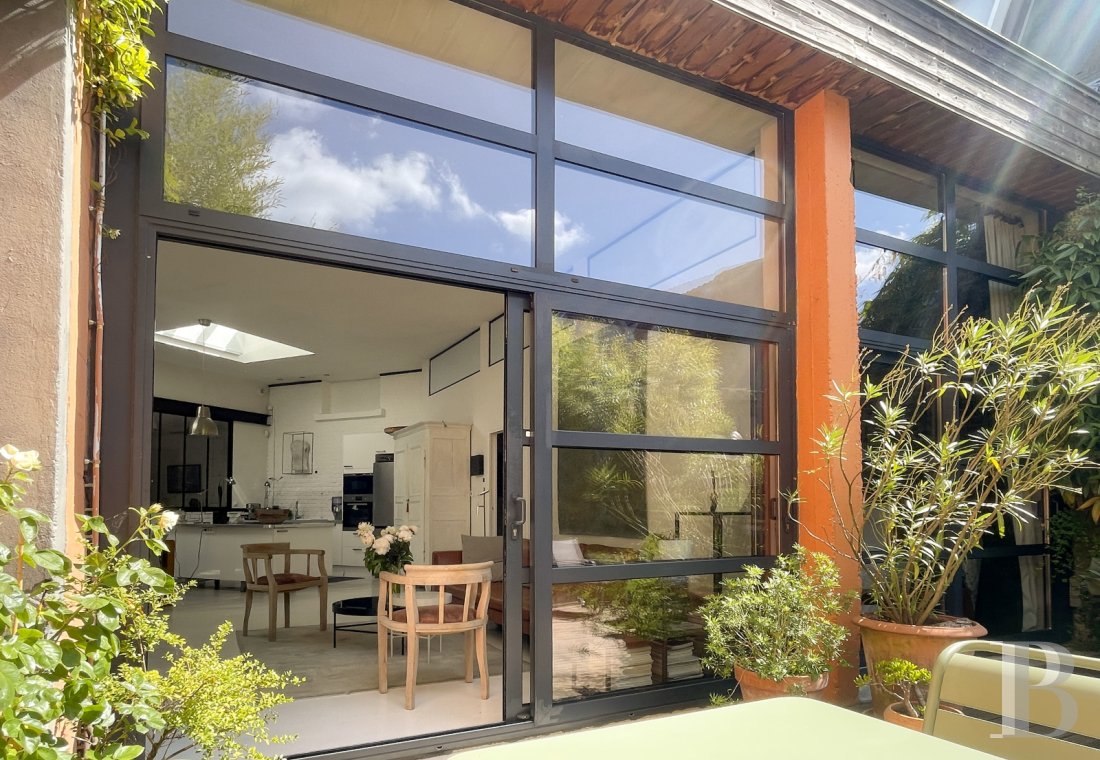 À Roubaix, au cœur d’un site industriel, une ancienne teinturerie transformée en maison-loft avec jardin - photo  n°1