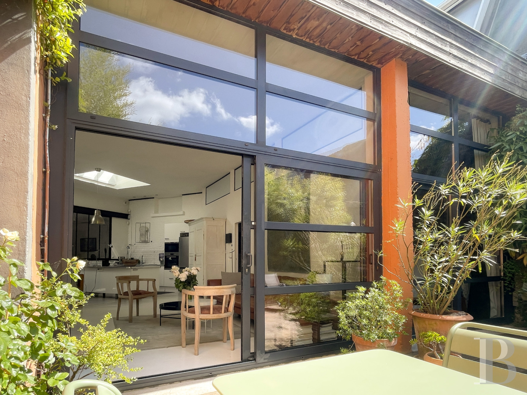 A former dye works transformed into a loft-style house with a garden in the heart of an industrial site in Roubaix - photo  n°1