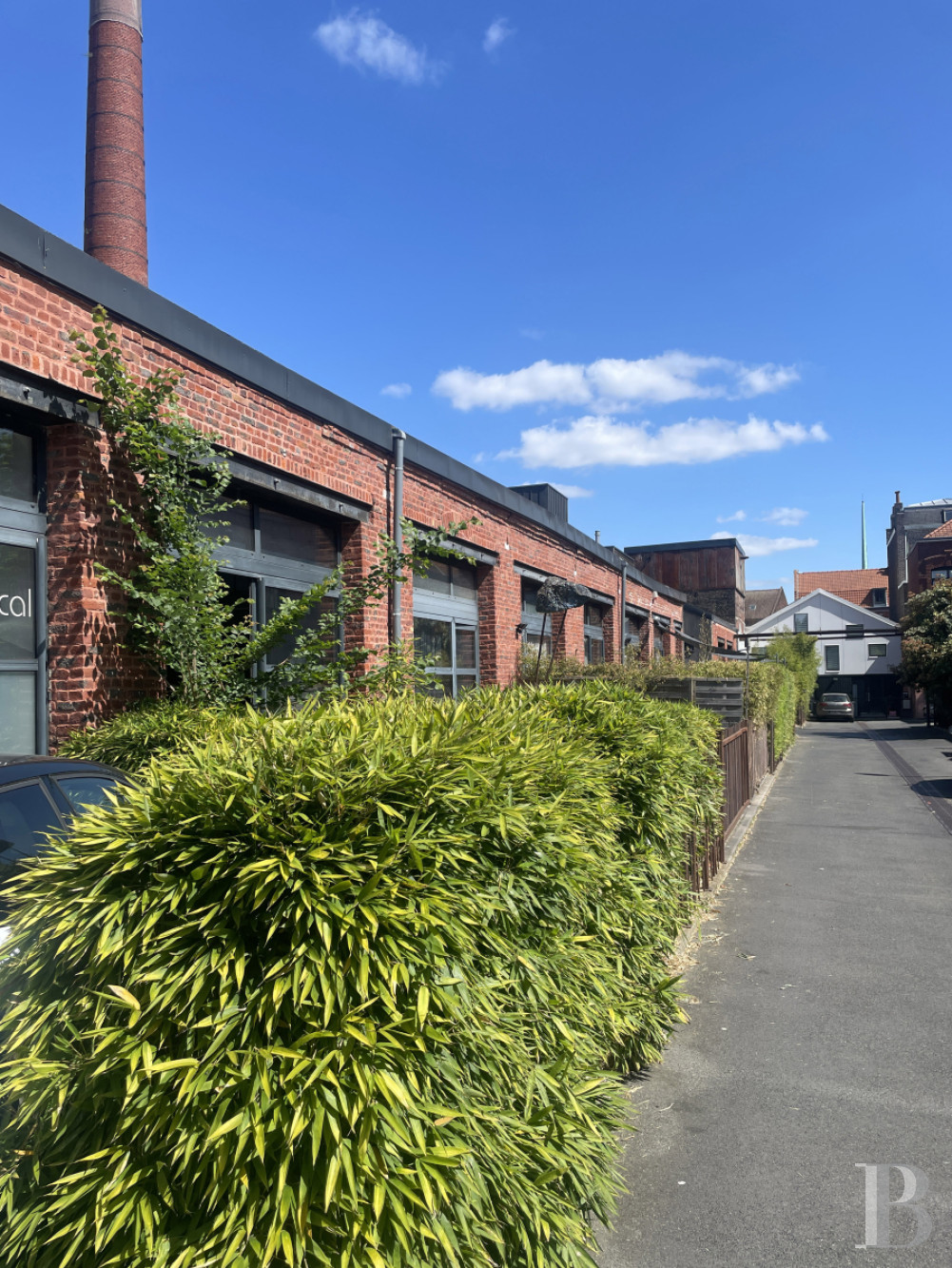 A former dye works transformed into a loft-style house with a garden in the heart of an industrial site in Roubaix - photo  n°2