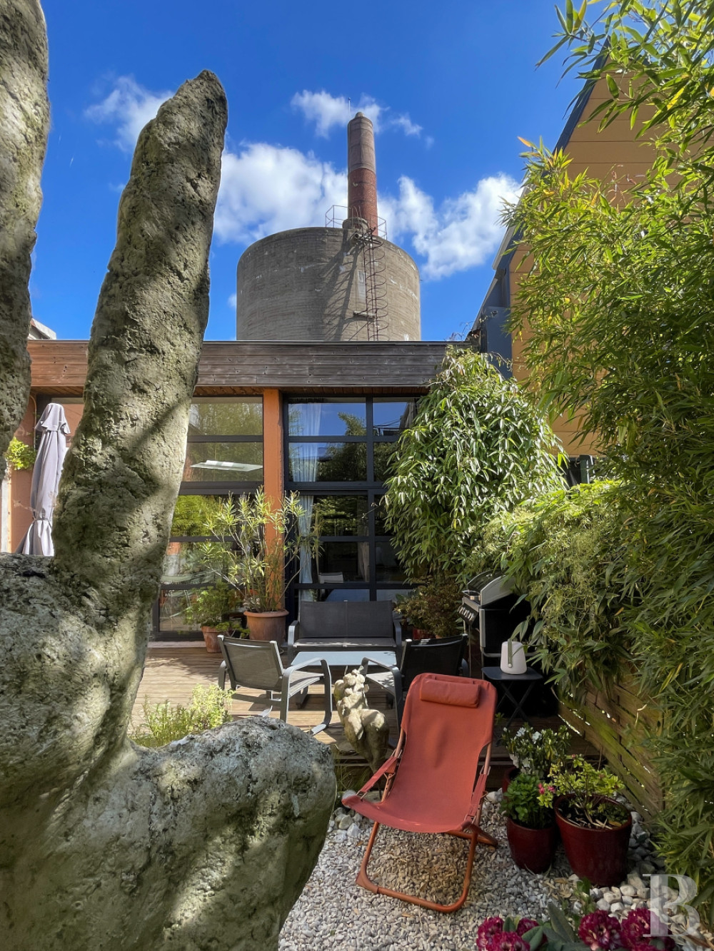 A former dye works transformed into a loft-style house with a garden in the heart of an industrial site in Roubaix - photo  n°3