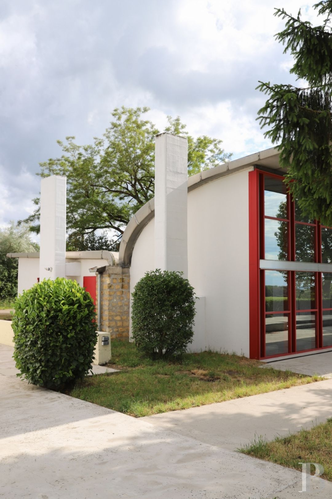 En Meurthe-et-Moselle,  un ancien clubhouse d’aérodrome réalisé par Prouvé et Le Corbusier - photo  n°25