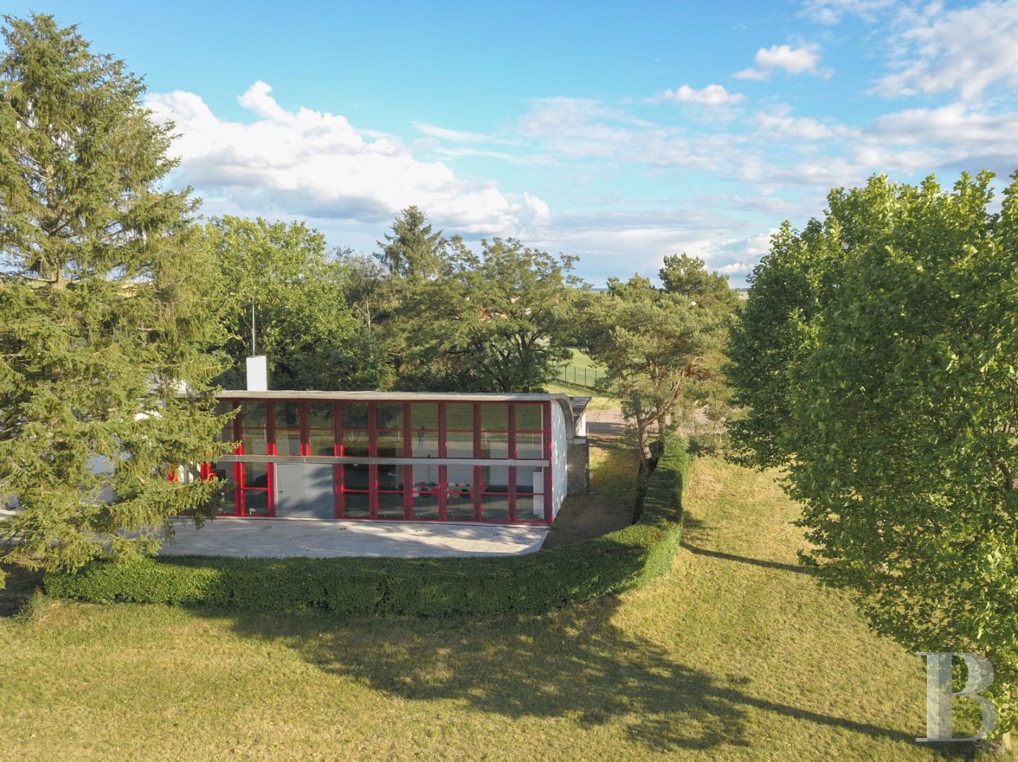 En Meurthe-et-Moselle,  un ancien clubhouse d’aérodrome réalisé par Prouvé et Le Corbusier - photo  n°1