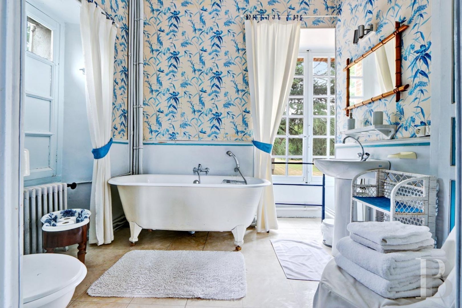 Au nord de Châteaudun, en Eure-et-Loir,  un château dans son parc à l’anglaise et ses vastes bois - photo  n°21