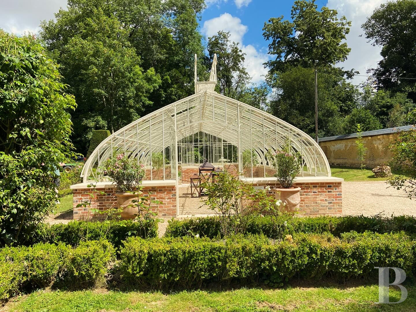 Au nord de Châteaudun, en Eure-et-Loir,  un château dans son parc à l’anglaise et ses vastes bois - photo  n°5