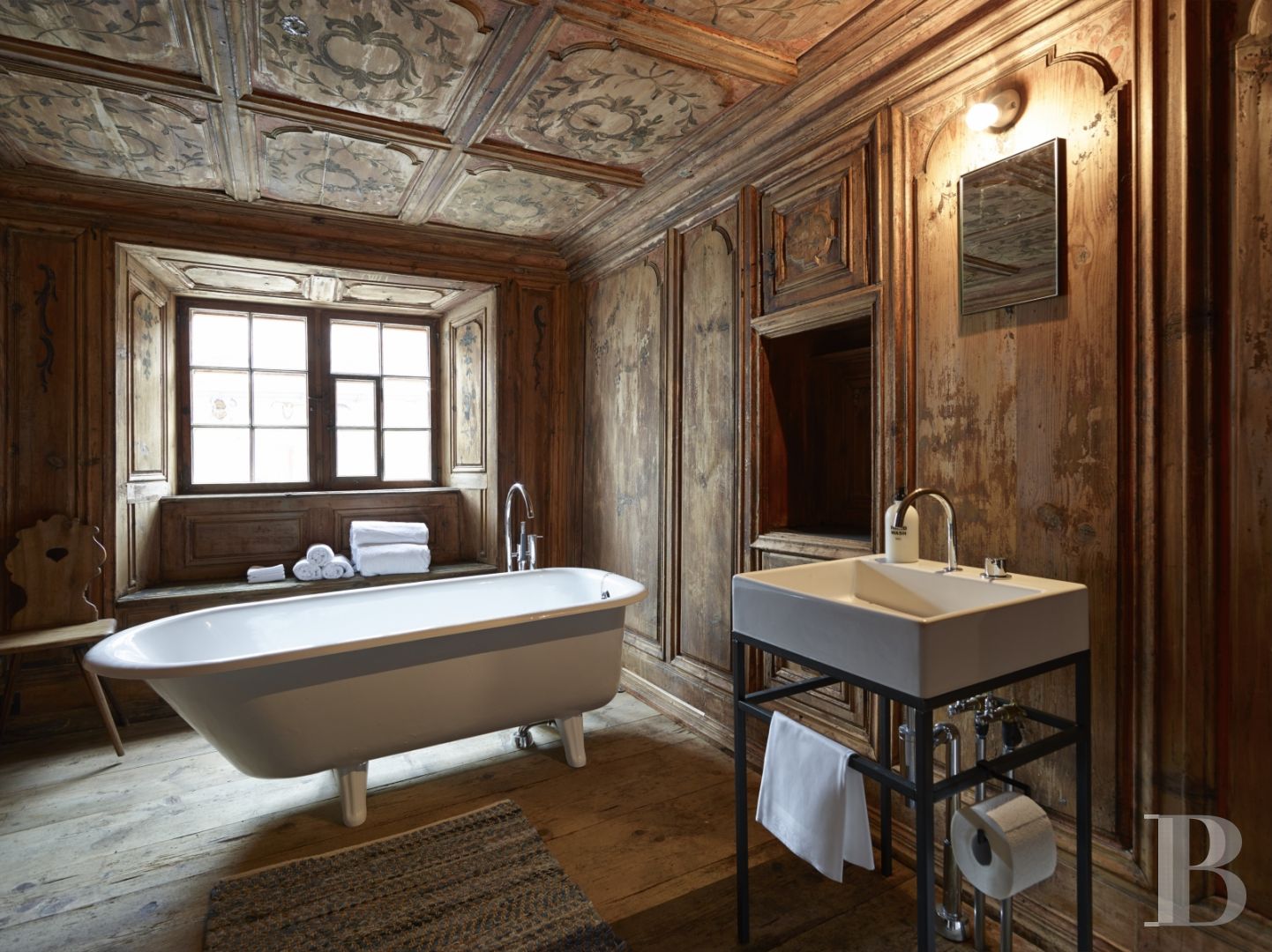 In Switzerland, in the canton of Graubünden, a baroque house and its tower in the heart of a mountain village - photo  n°8