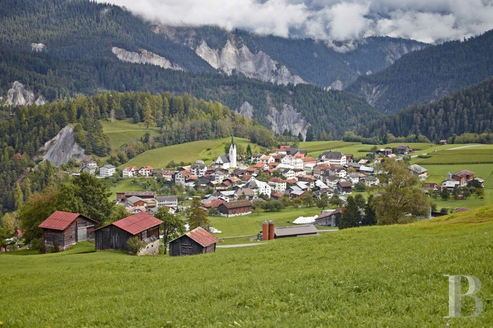 In Switzerland, in the canton of Graubünden, a baroque house and its tower in the heart of a mountain village - photo  n°13