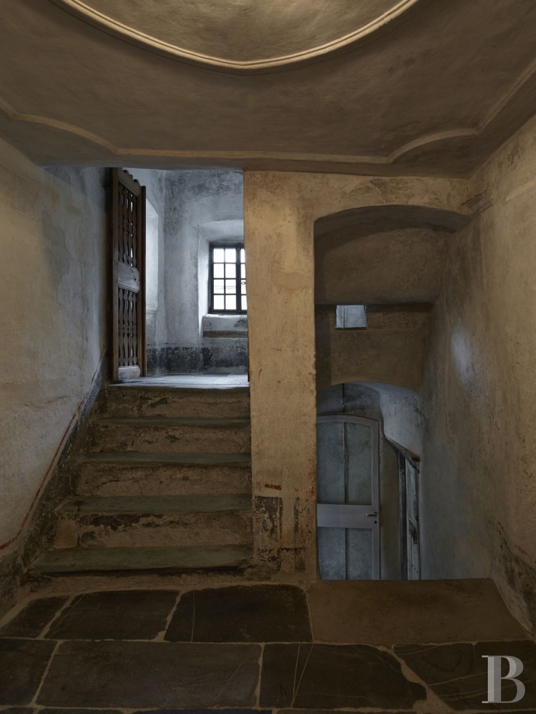 In Switzerland, in the canton of Graubünden, a baroque house and its tower in the heart of a mountain village - photo  n°10