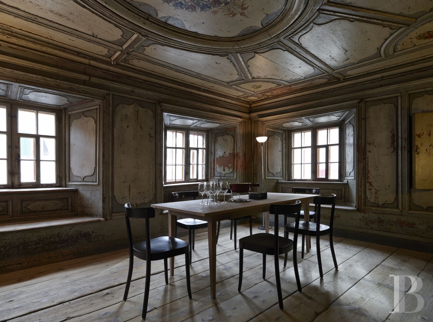 In Switzerland, in the canton of Graubünden, a baroque house and its tower in the heart of a mountain village - photo  n°4