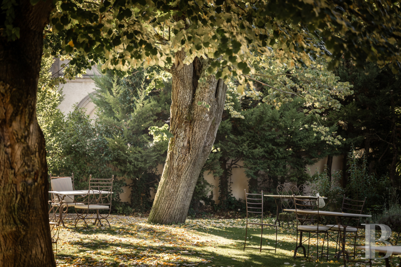 Dans l’Aveyron, aux portes de Millau, un ancien convent du 19e siècle en son jardin  - photo  n°2