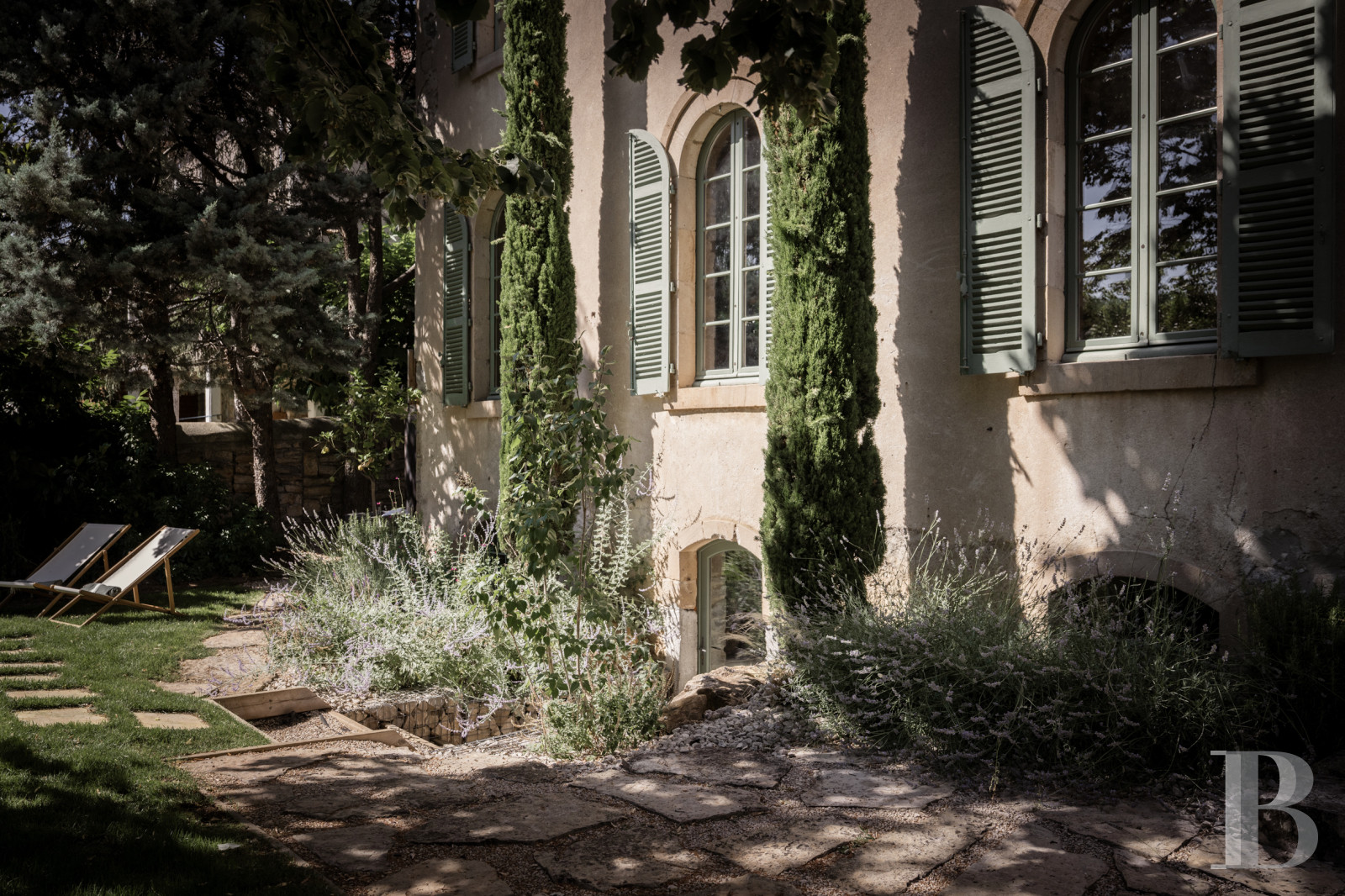 Dans l’Aveyron, aux portes de Millau, un ancien convent du 19e siècle en son jardin  - photo  n°3