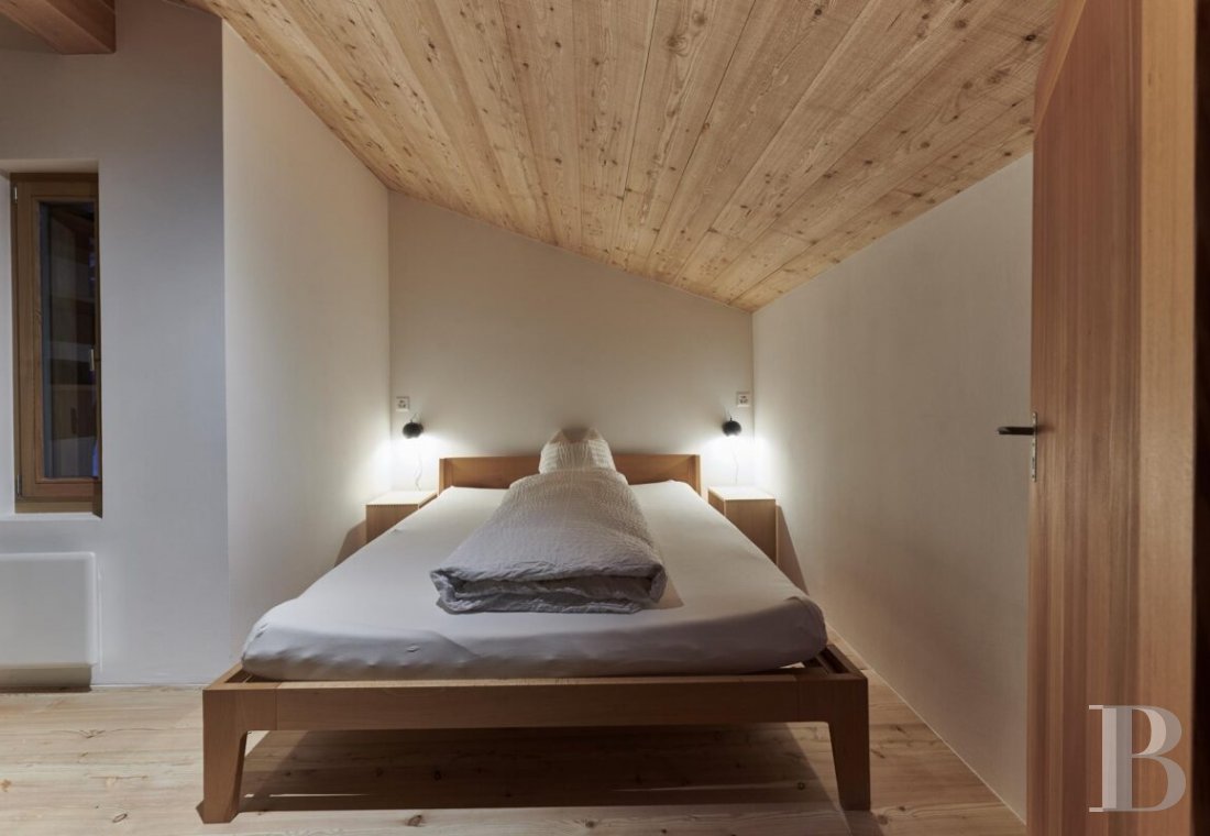 Dans le Valais, au cœur des Alpes suisses,  un chalet traditionnel subtilement rénové - photo  n°8
