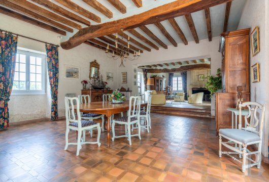 character properties France center val de loire   - 8