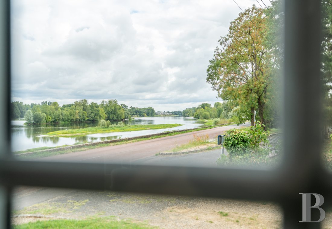 character properties France center val de loire   - 12