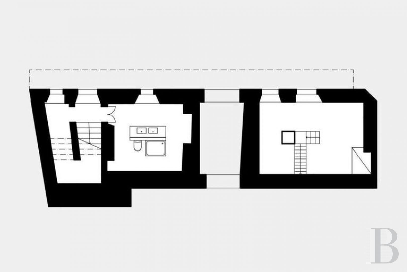 Dans le Tessin, non loin du lac Majeur,  une grande maison de village surplombant une vallée sauvage - photo  n°12