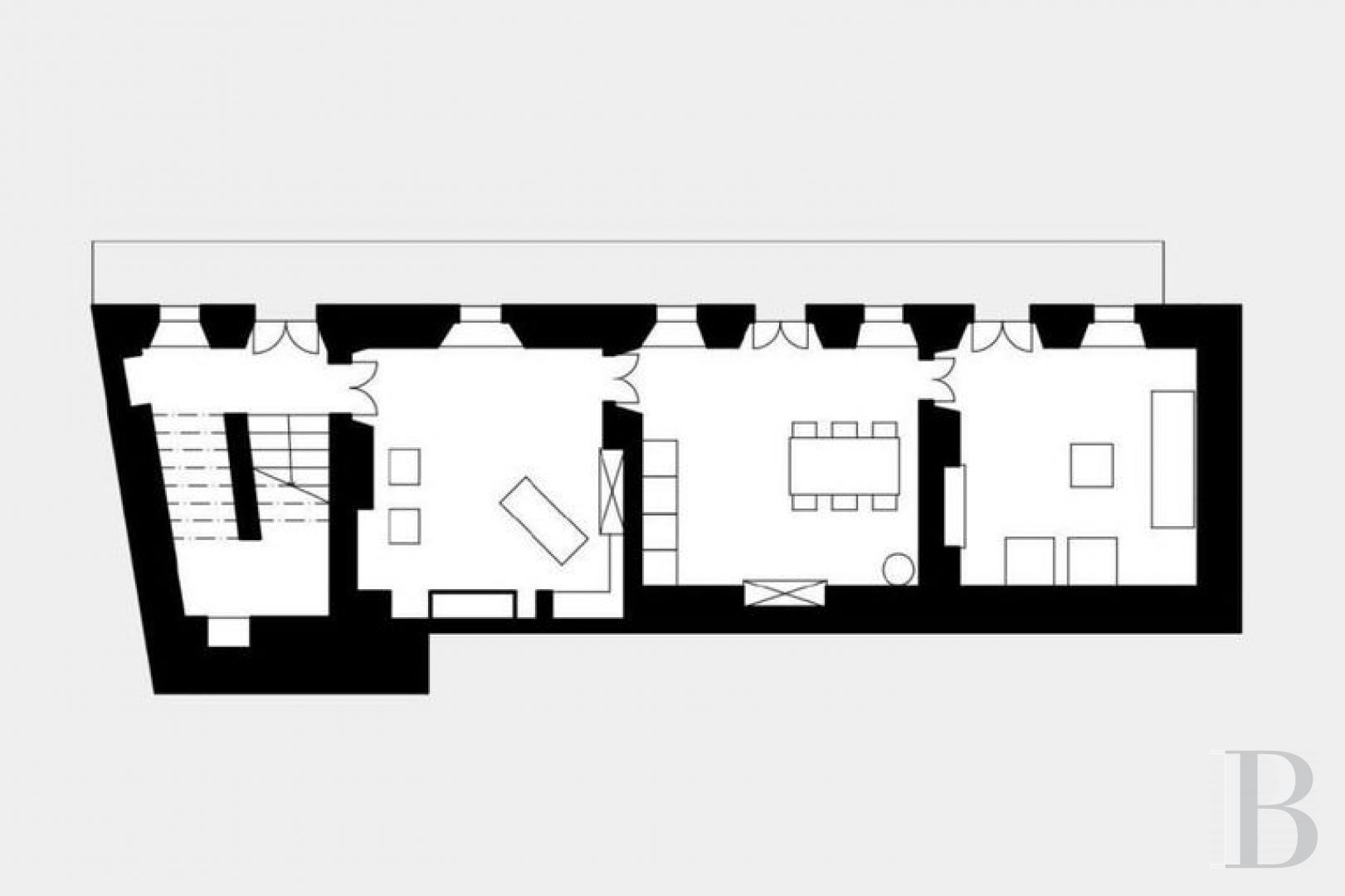 Dans le Tessin, non loin du lac Majeur,  une grande maison de village surplombant une vallée sauvage - photo  n°10