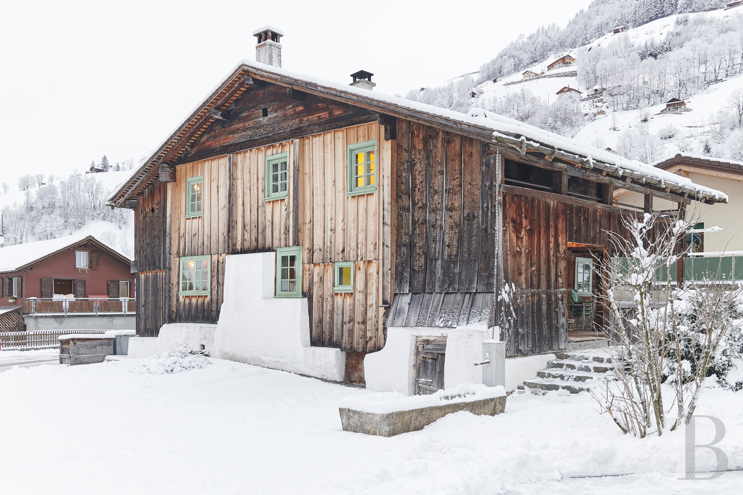 Au creux de la vallée de la Schächen, dans le canton suisse d’Uri, une ancienne ferme du 15e siècle transformée en gîte - photo  n°16