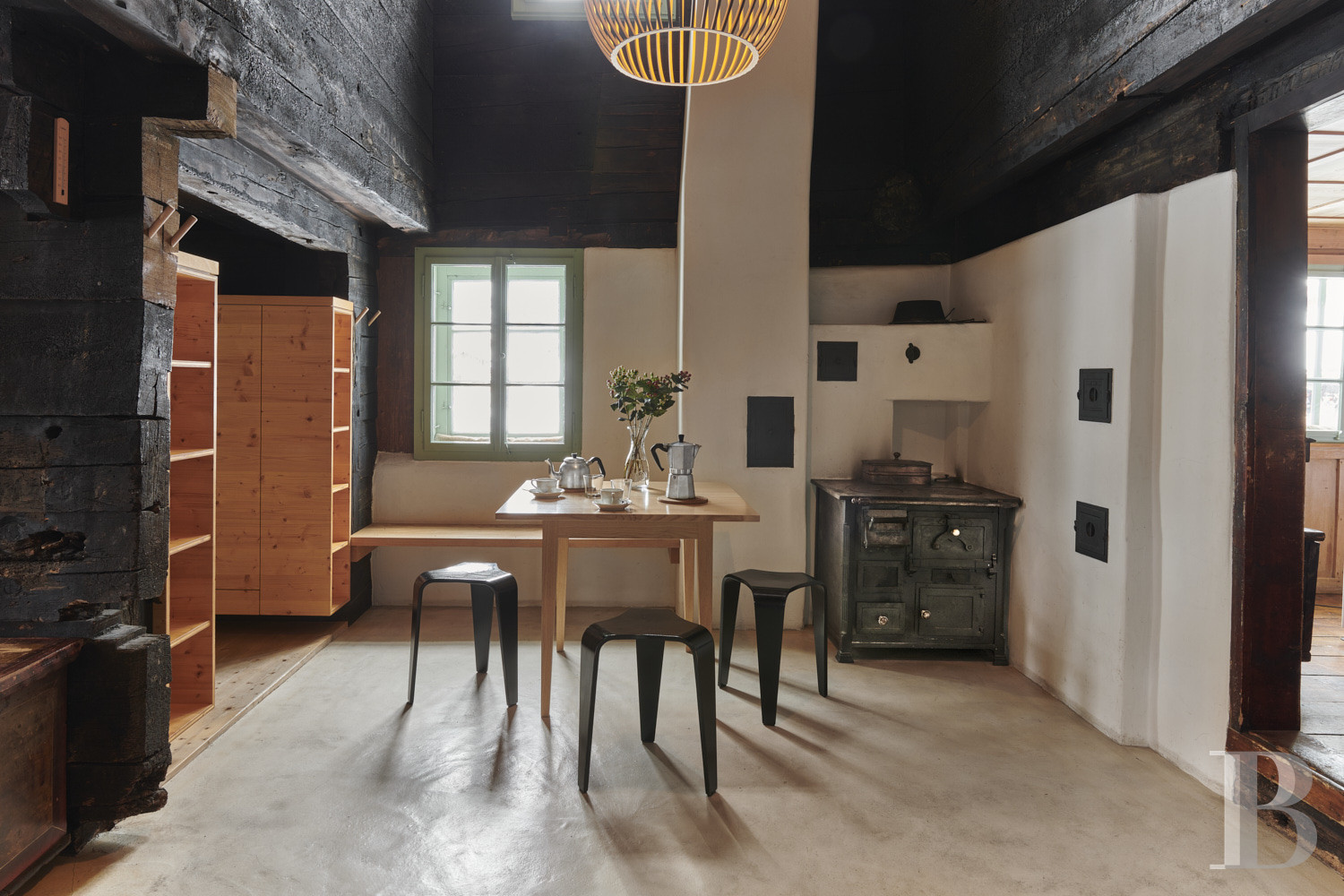 Au creux de la vallée de la Schächen, dans le canton suisse d’Uri, une ancienne ferme du 15e siècle transformée en gîte - photo  n°5