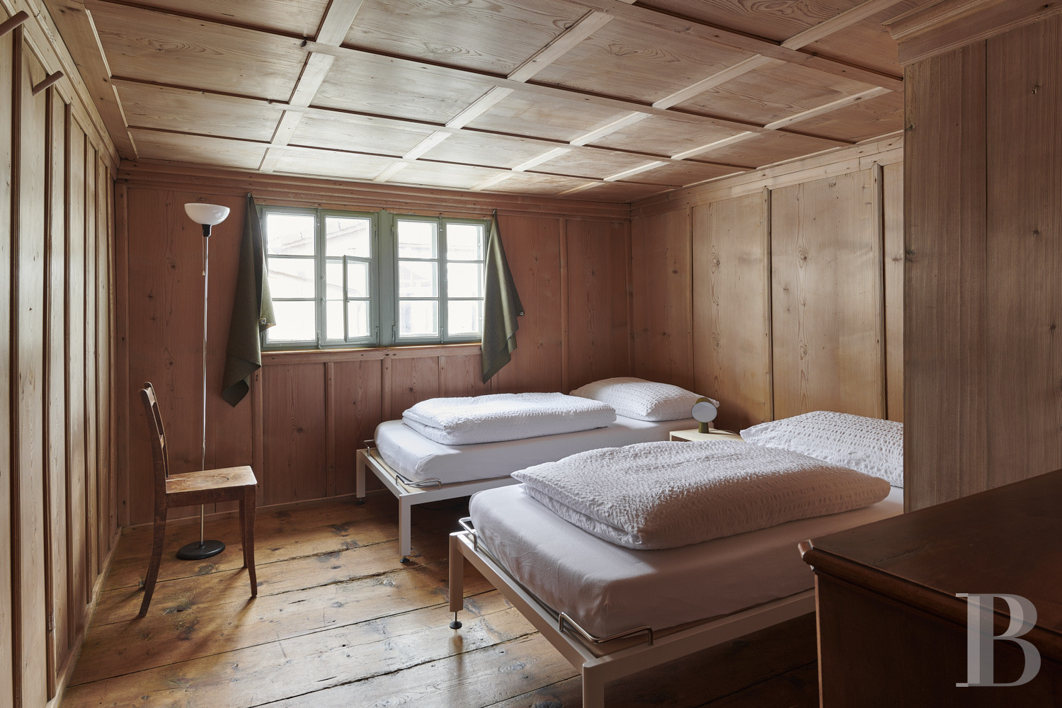 Au creux de la vallée de la Schächen, dans le canton suisse d’Uri, une ancienne ferme du 15e siècle transformée en gîte - photo  n°11