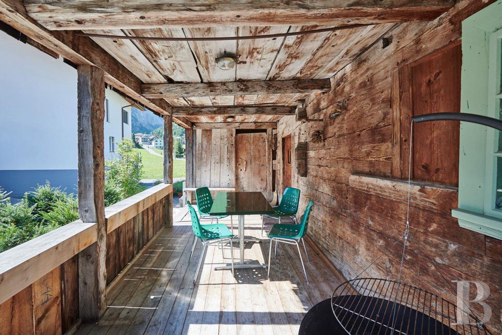 Au creux de la vallée de la Schächen, dans le canton suisse d’Uri, une ancienne ferme du 15e siècle transformée en gîte - photo  n°13