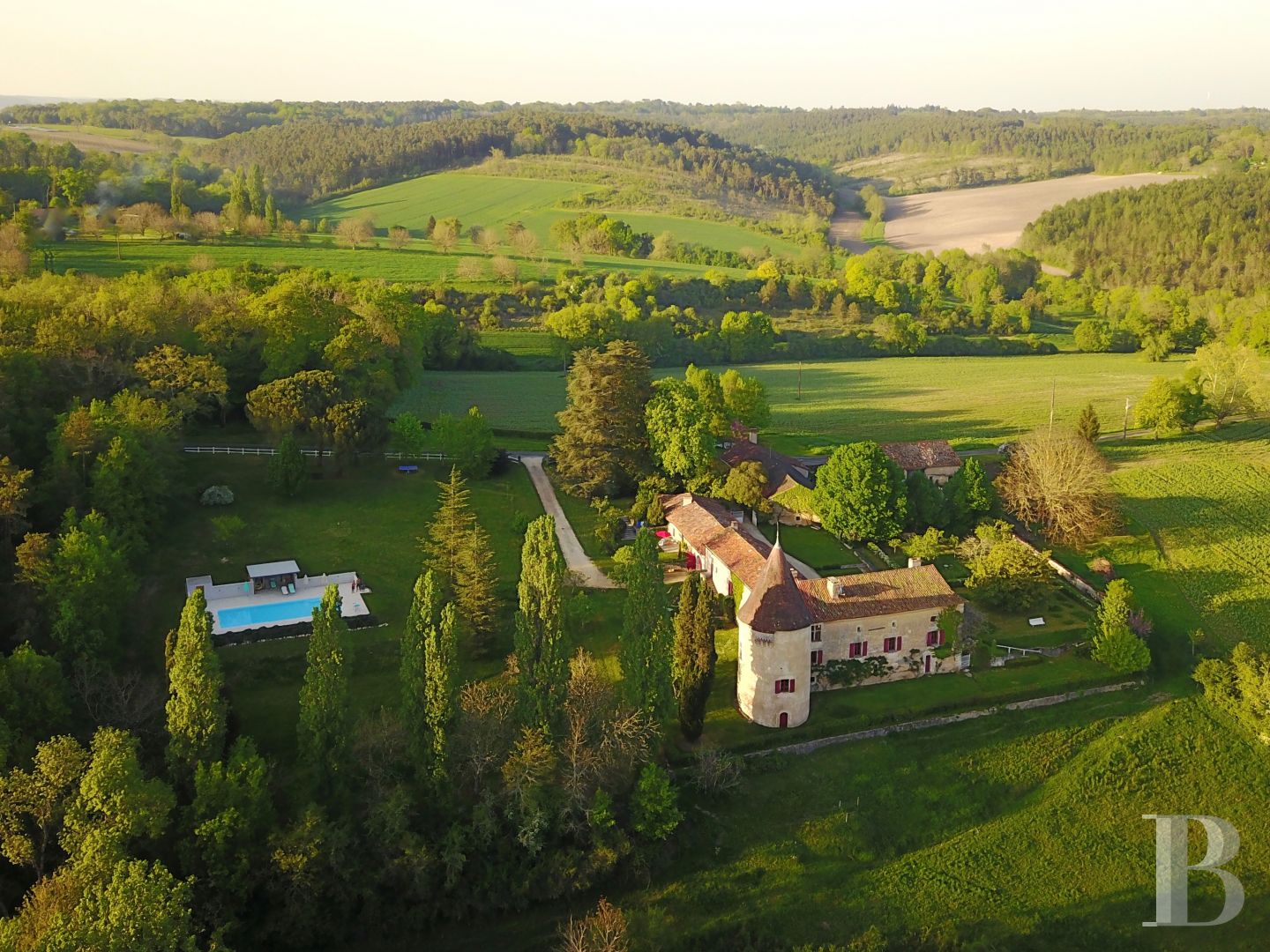 A manor house nestled in the hills of the Dordogne, to the north-west of Périgueux - photo  n°1