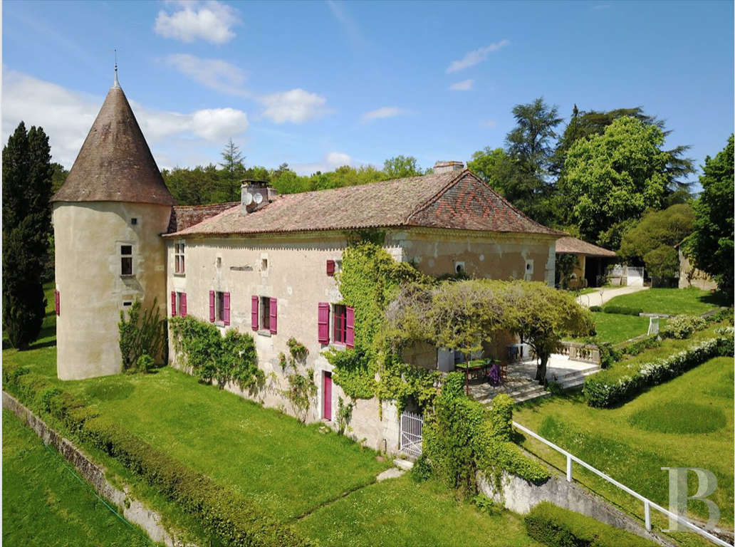 A manor house nestled in the hills of the Dordogne, to the north-west of Périgueux - photo  n°2