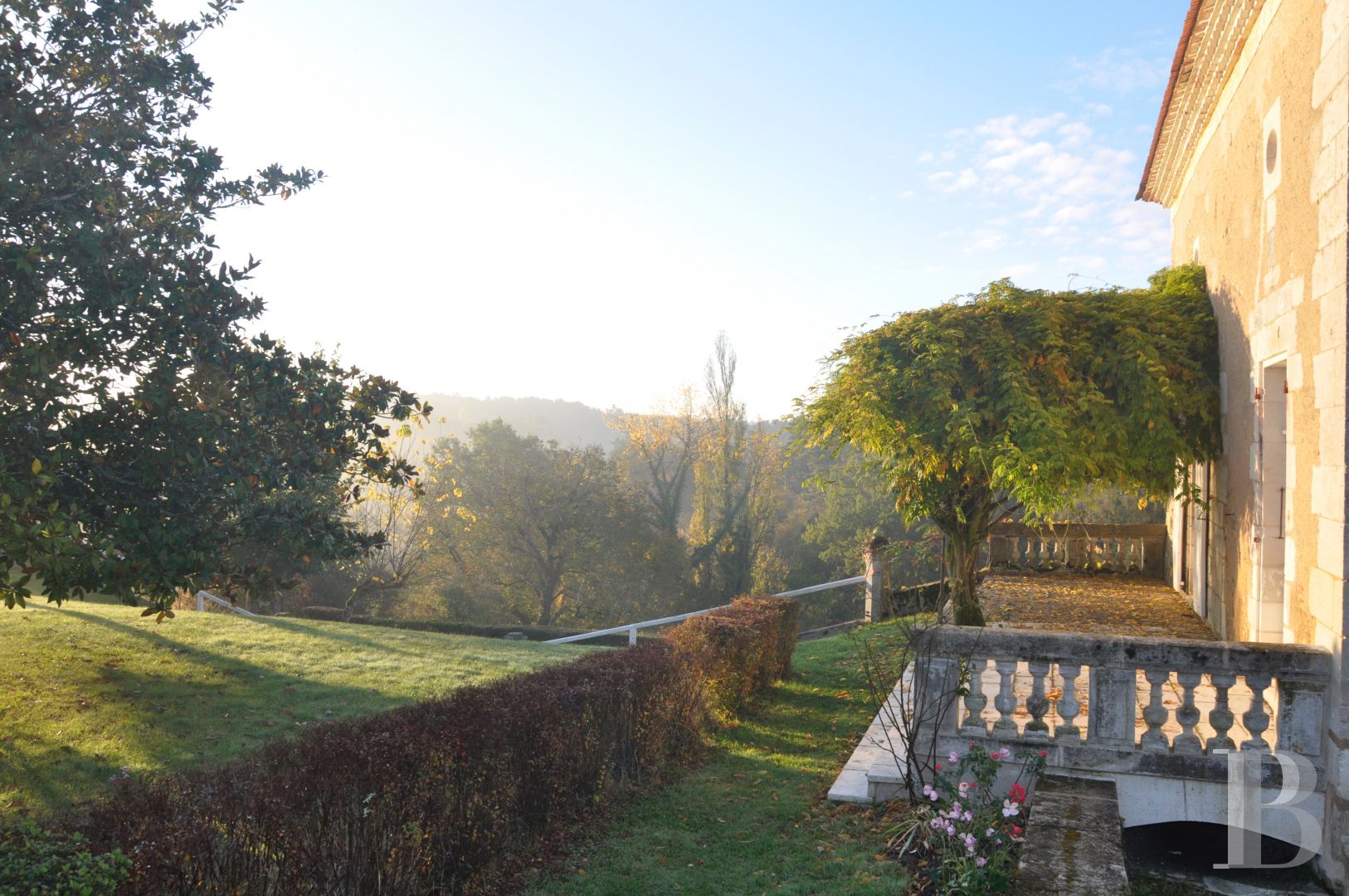 A manor house nestled in the hills of the Dordogne, to the north-west of Périgueux - photo  n°3