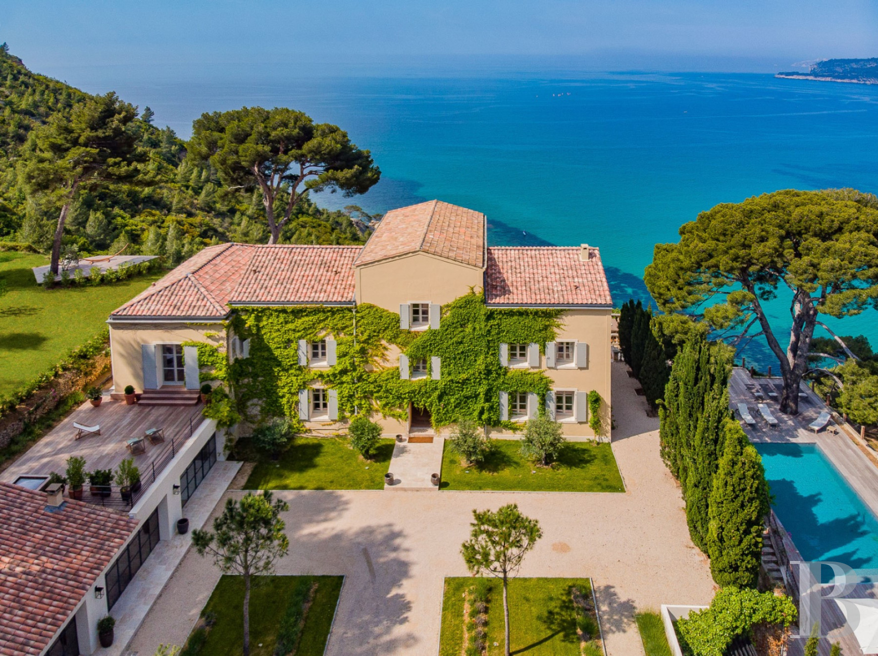 À Cassis,  un domaine de soixante hectares avec la Méditerranée pour seul horizon - photo  n°1