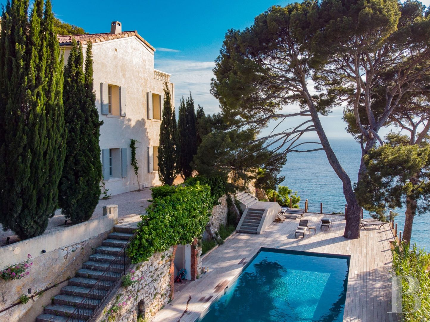 A estate with sixty hectares of land and only the Mediterranean on the horizon in Cassis - photo  n°6