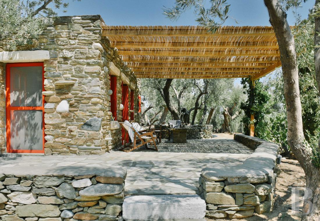 Three former sheepfolds united by a beautiful spirit by the sea in Tinos, the Cyclades - photo  n°6