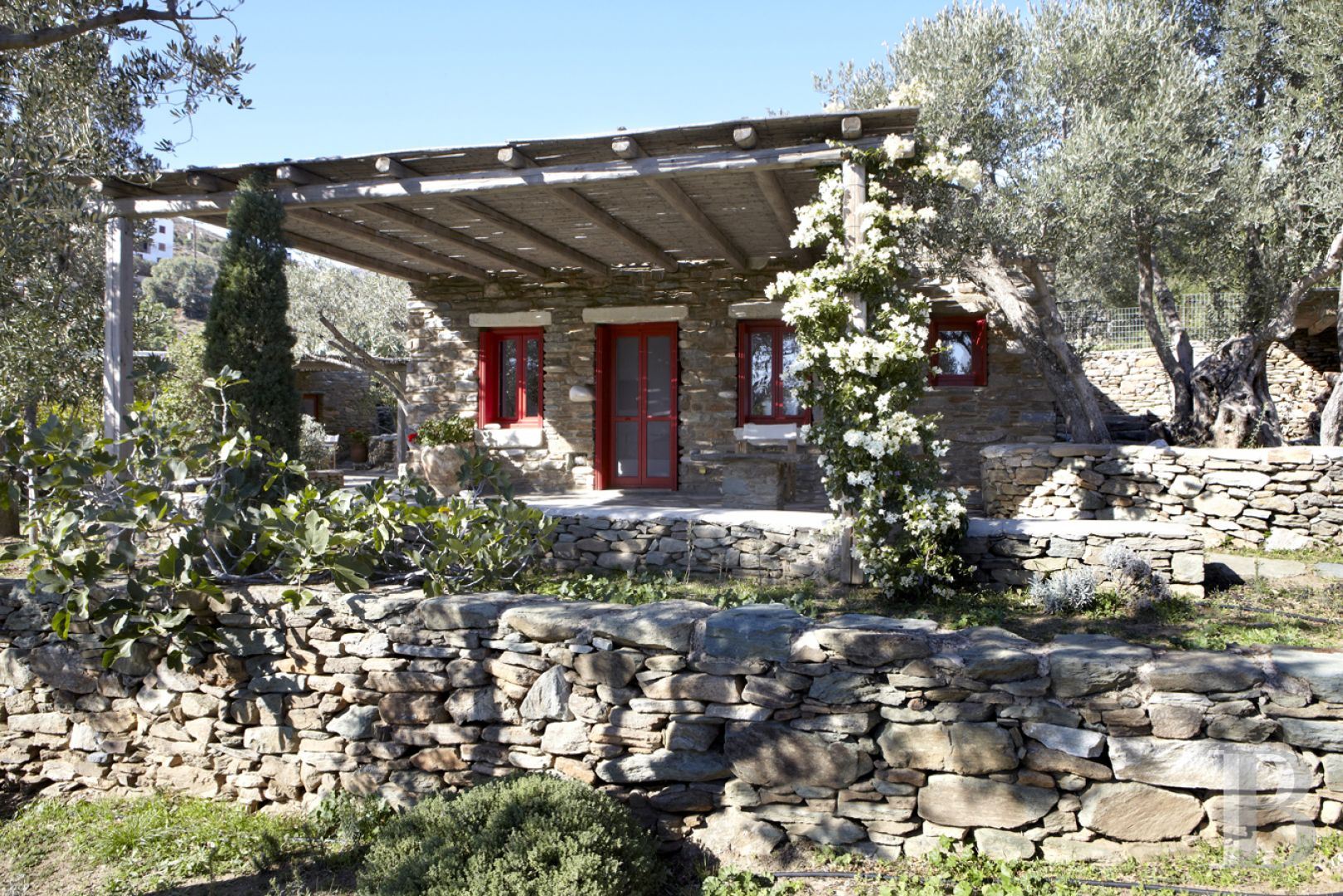 Three former sheepfolds united by a beautiful spirit by the sea in Tinos, the Cyclades - photo  n°1