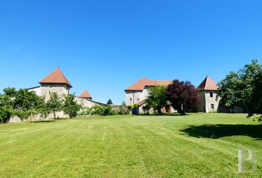 rhones-alps - At the gates of the Savoy region, a 16th century stronghold house and its 13-hectare estate