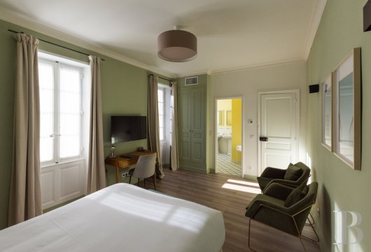 A late 19th century mansion in Arles designed by a famous city architect - photo  n°9