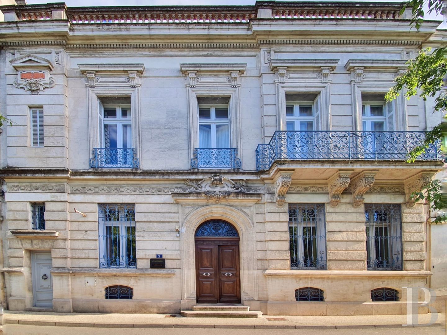 A late 19th century mansion in Arles designed by a famous city architect - photo  n°1