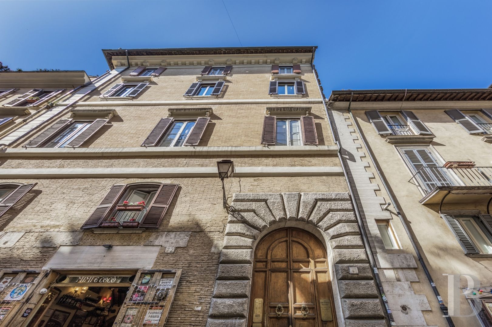 À Rome, tout près de la place Navone,  un appartement dans un palazzo du 16e siècle - photo  n°1